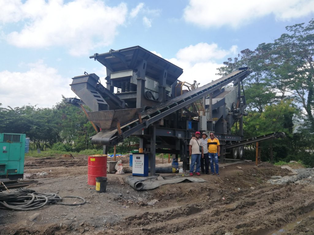 Mobile crusher truck