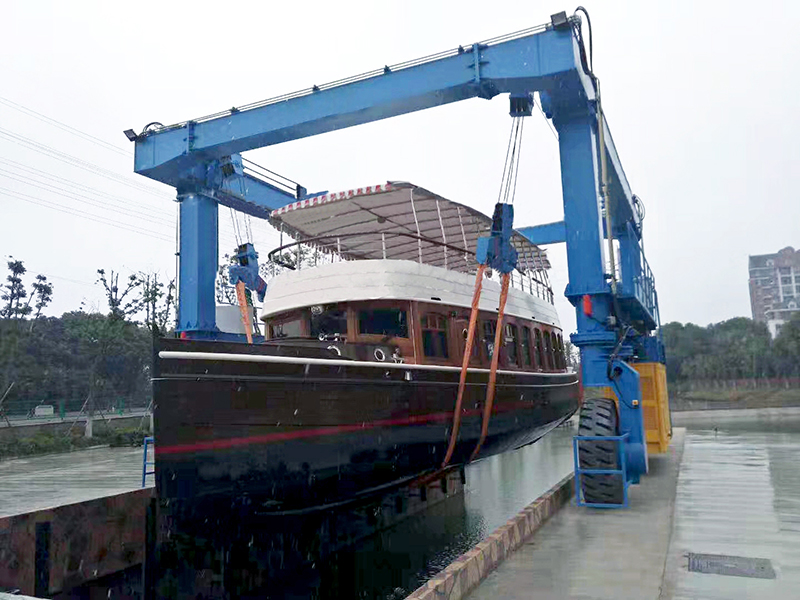 Yacht Lift Manufacturer