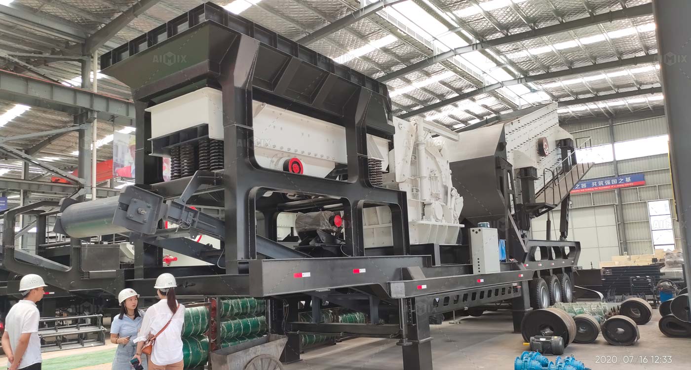 AIMIX mobile impact crusher in workshop