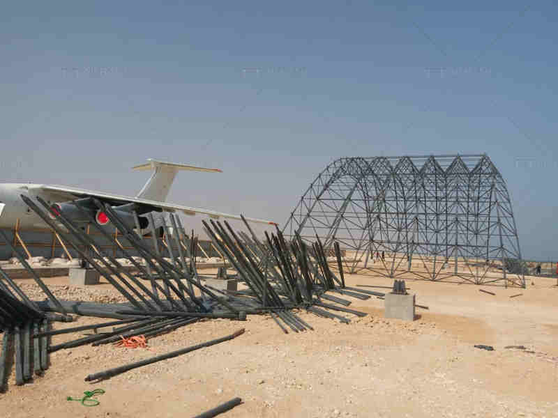 Installation Phase of Steel Grid Structure Hangar